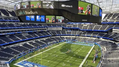 詹俊缅怀查尔顿爵士：传承友谊，纪念足球传奇